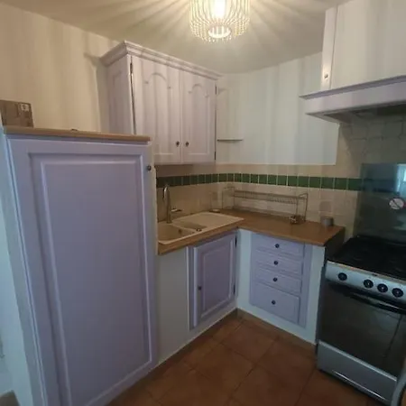 Holiday home Agreable Maison En Provence Allemagne-en-Provence